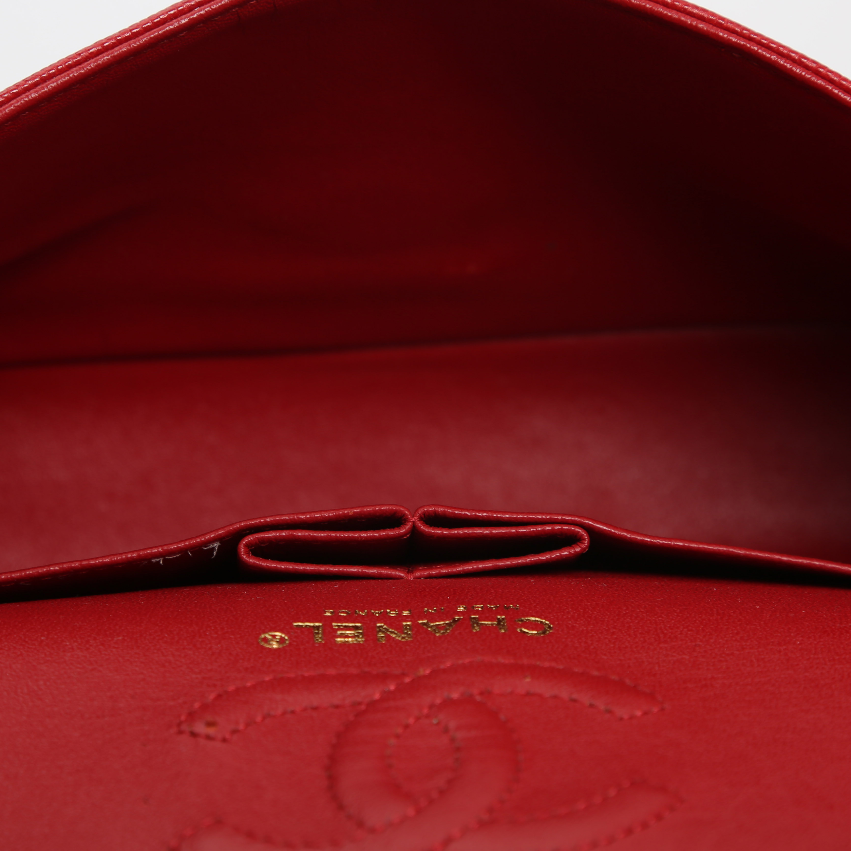 Bolso de mano Chanel  Timeless modelo pequeño  en cuero granulado acolchado rojo - Detail D3