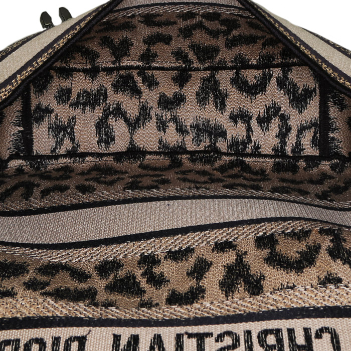 Dior Diorcamp shoulder bag in beige and brown canvas - Detail D2