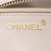 Chanel  Vintage shoulder bag  in white quilted leather - Detail D2 thumbnail