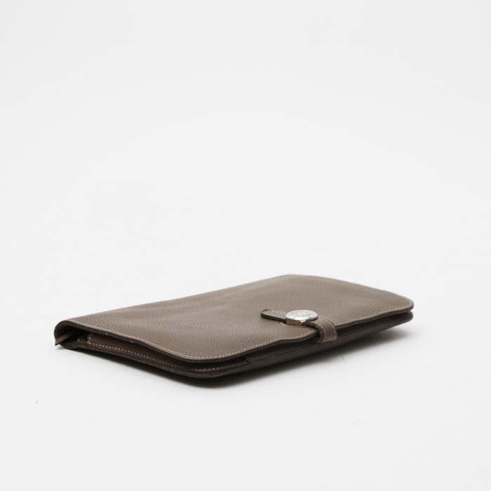 Billetera Hermès  Dogon - Pocket Hand en cuero togo marrón etoupe - Detail D5