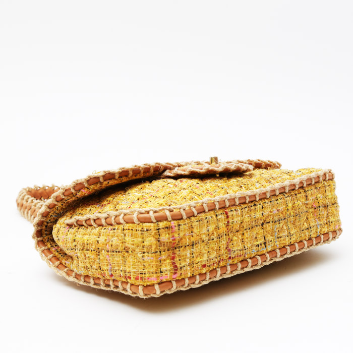 Chanel  Editions Limitées handbag  in yellow mustard quilted tweed - Detail D8