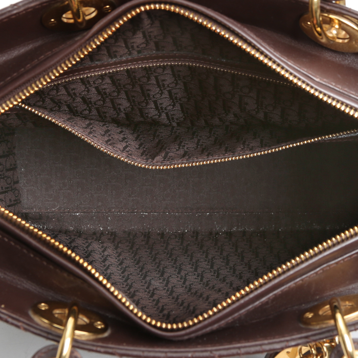 Sac à main Dior  Lady Dior en cuir cannage marron - Detail D3