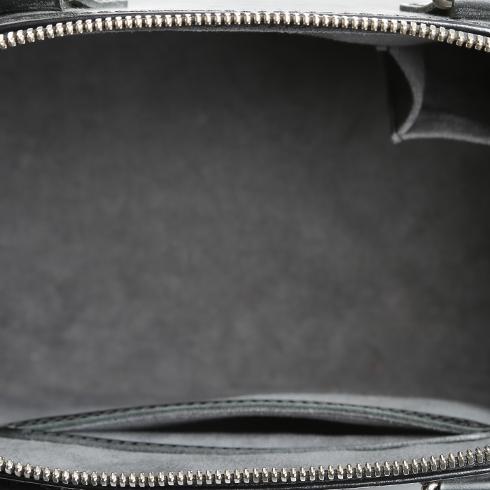 Sac à main Louis Vuitton  Alma petit modèle  en cuir épi noir - Detail D2