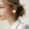 Paire de clips d'oreilles Hortensia Vintage  en or jaune - Detail D1 thumbnail