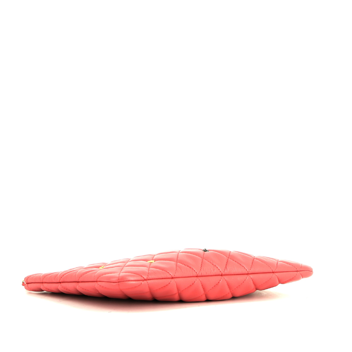 Bolsito de mano Chanel  Pochette en cuero acolchado rosa - Detail D4