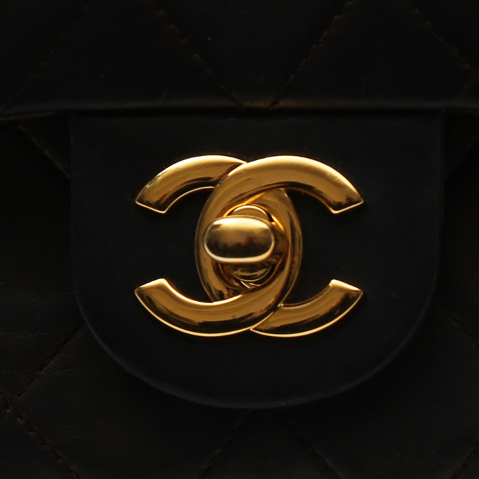 Sac bandoulière Chanel  Mini Timeless en cuir matelassé noir - Detail D1