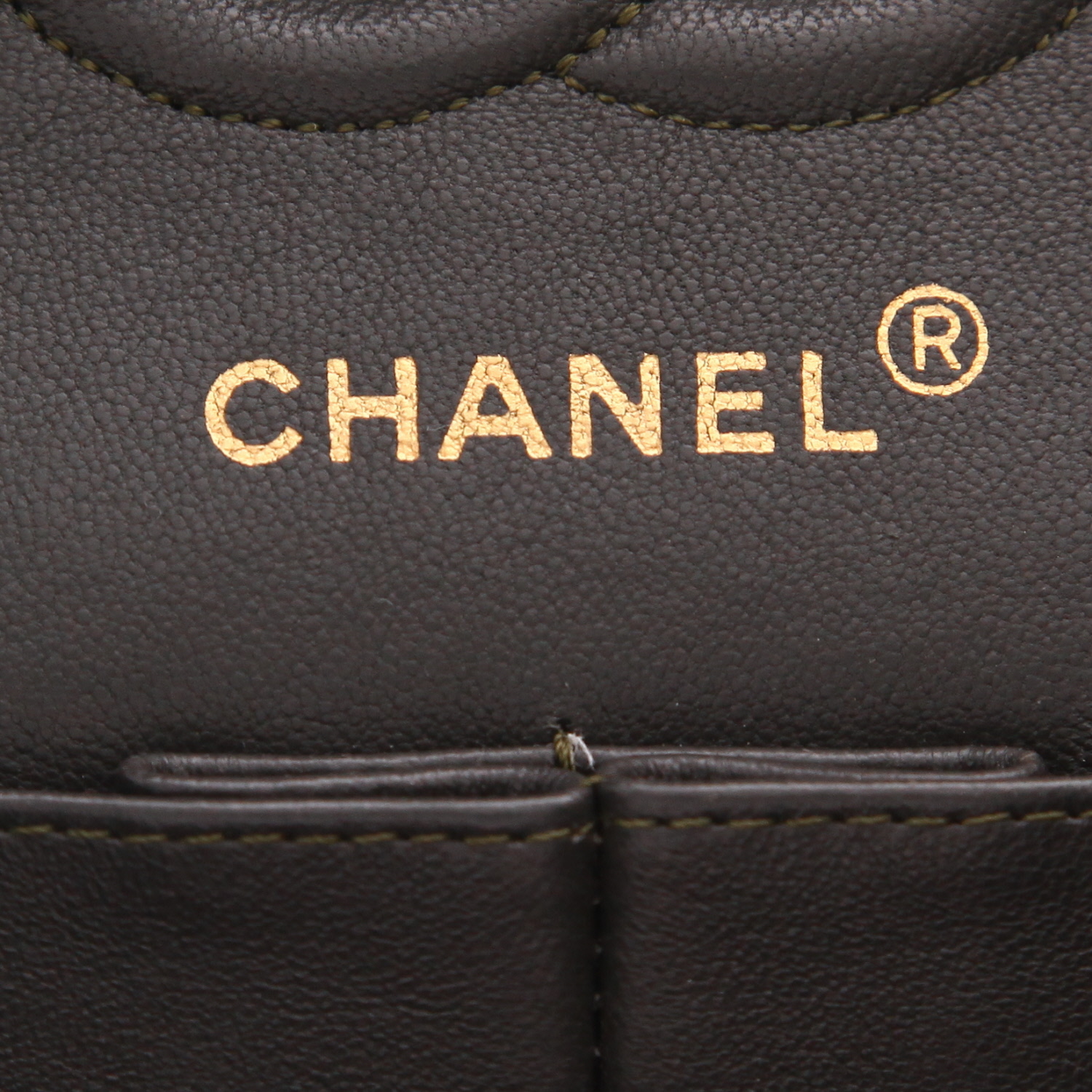 Sac à main Chanel  Timeless Petit en cuir matelassé vert-kaki - Detail D2