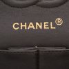 Bolso de mano Chanel  Timeless Petit en cuero acolchado caqui - Detail D2 thumbnail