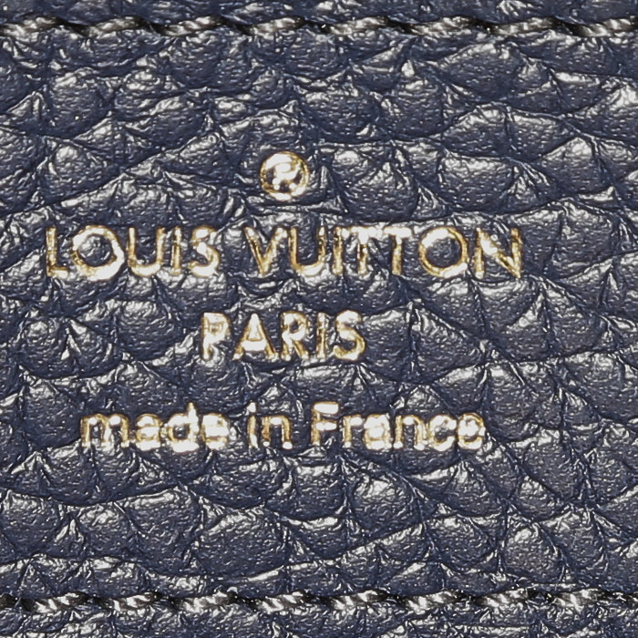 Bolso de mano Louis Vuitton  Capucines MM en cuero taurillon clémence azul marino y piel de pitón beige - Detail D4