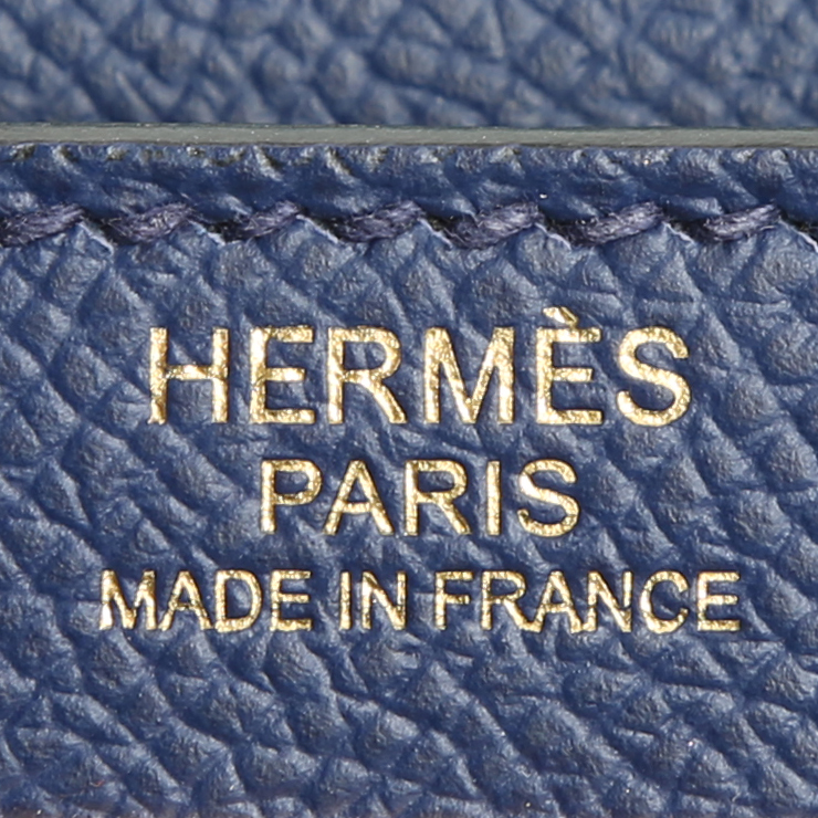 Hermès  Kelly 32 cm handbag  in indigo blue epsom leather - Detail D3