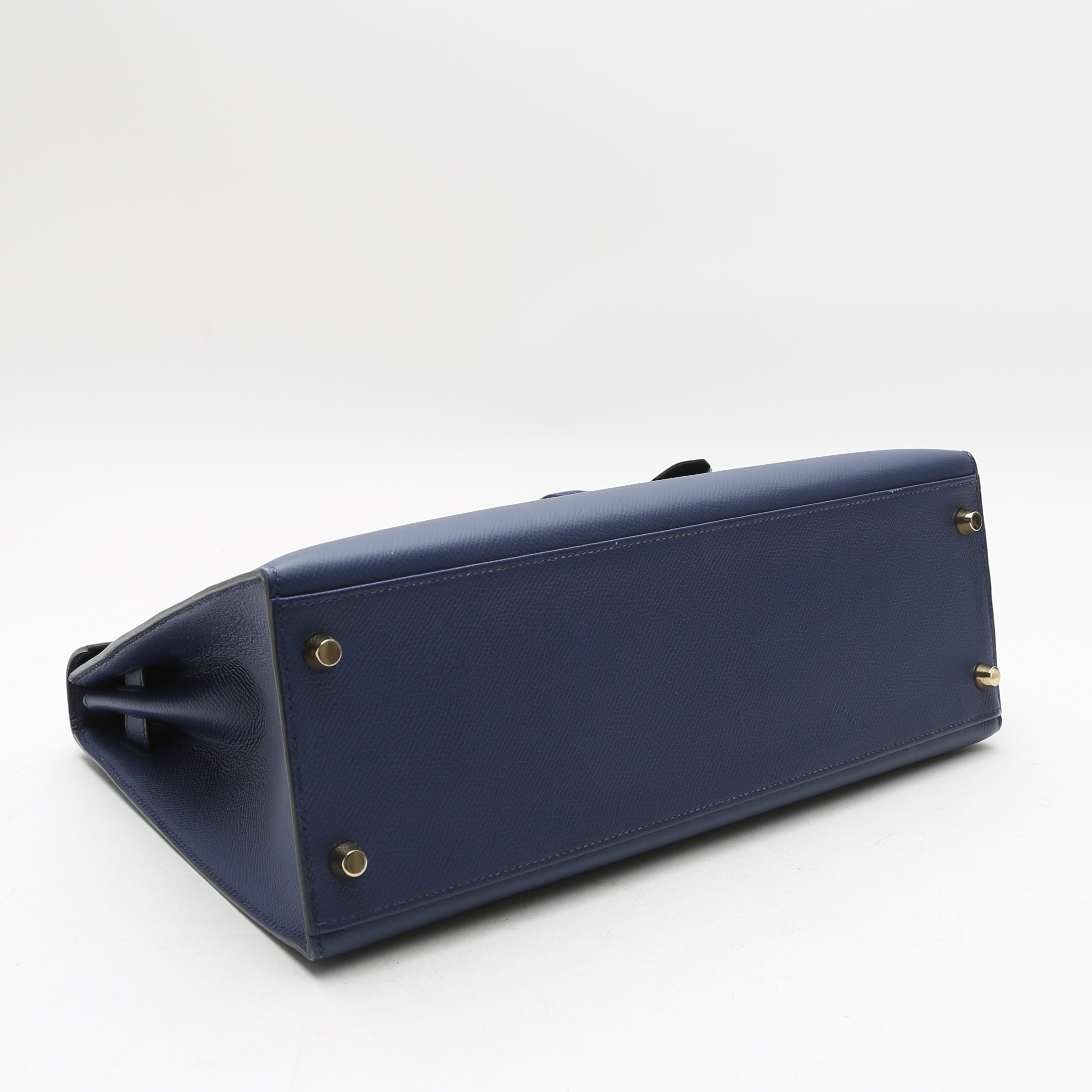 Hermès  Kelly 32 cm handbag  in indigo blue epsom leather - Detail D5