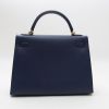 Bolso de mano Hermès  Kelly 32 cm en cuero epsom azul indigo - Detail D8 thumbnail