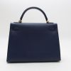 Hermès  Kelly 32 cm handbag  in blue epsom leather - Detail D8 thumbnail