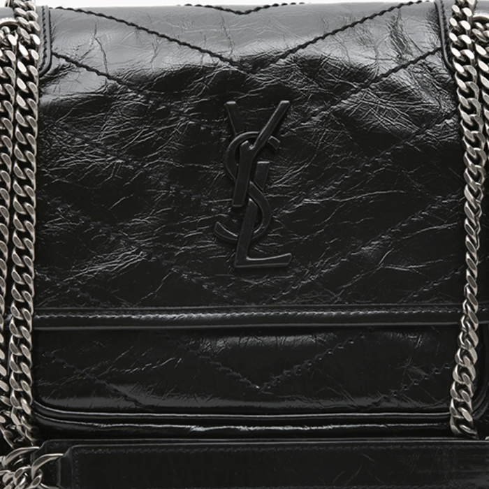 Saint Laurent Niki Baby shoulder bag in black leather - Detail D1