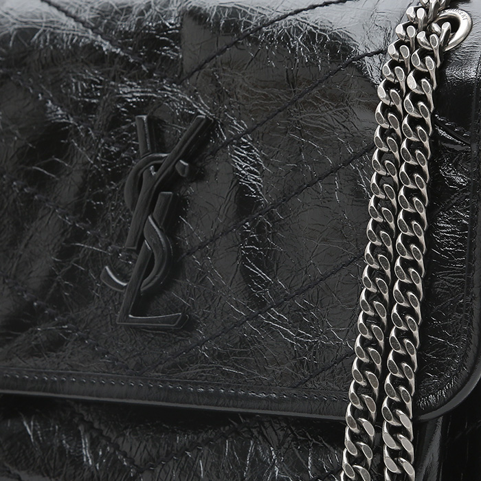 Sac bandoulière Saint Laurent Niki Baby en cuir noir - Detail D1