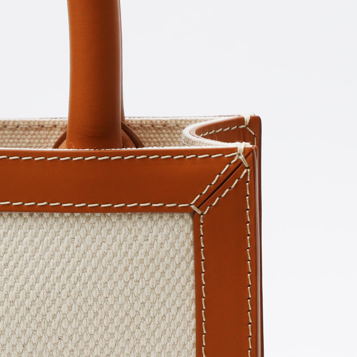 Sac cabas Celine  Vertical mini  en toile beige et cuir marron - Detail D1