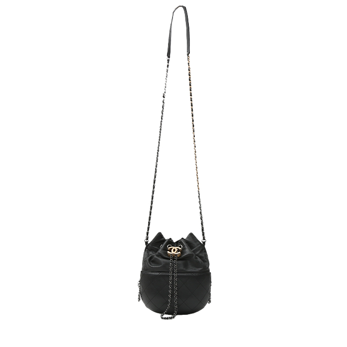Borsa a tracolla Chanel  Gabrielle Bucket in pelle nera - Detail D2