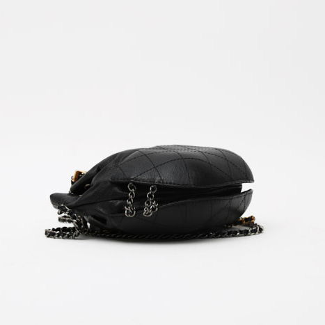 Chanel  Gabrielle Bucket shoulder bag  in black leather - Detail D5