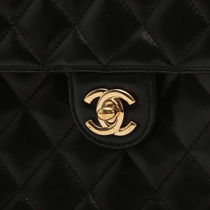 Sac porté épaule ou main Chanel  Mademoiselle en cuir matelassé noir - Detail D1