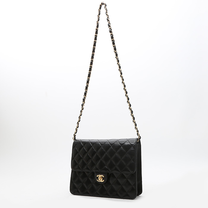 Chanel  Mademoiselle bag worn on the shoulder or carried in the hand  in black quilted leather - Detail D2