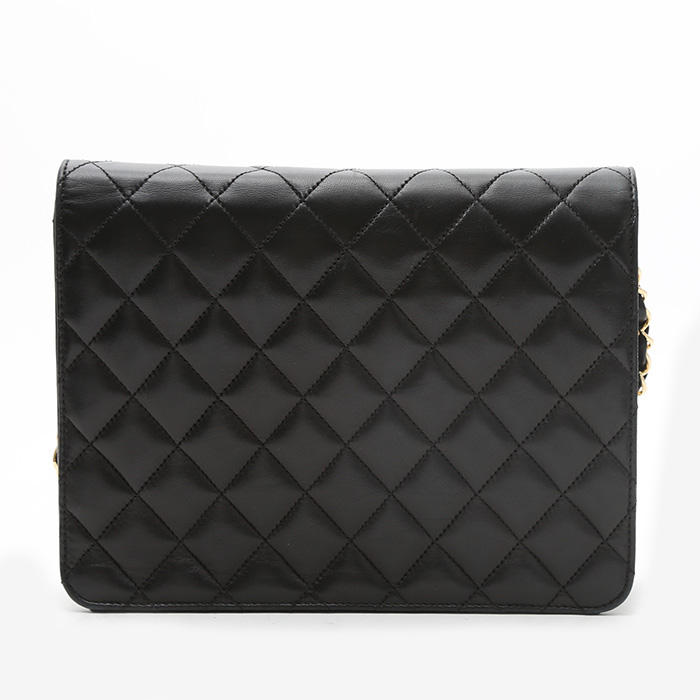 Chanel  Mademoiselle bag worn on the shoulder or carried in the hand  in black quilted leather - Detail D8
