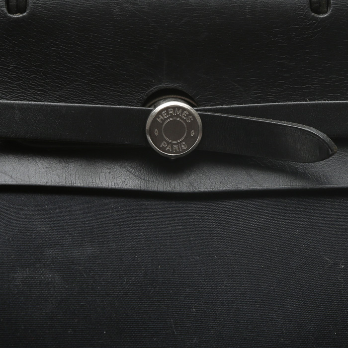 Hermès  Herbag bag worn on the shoulder or carried in the hand  in black canvas  and black leather - Detail D1
