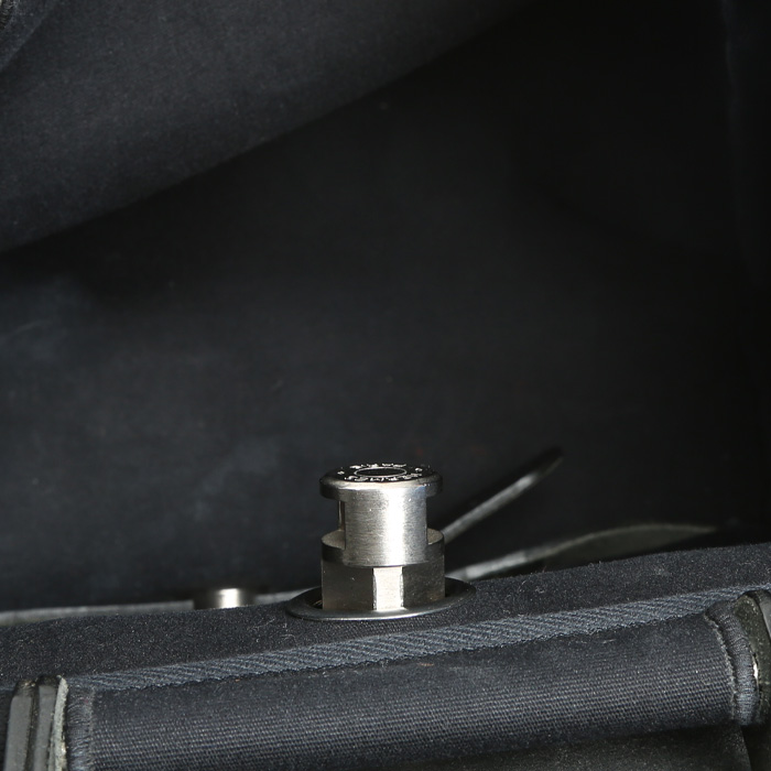 Hermès  Herbag bag worn on the shoulder or carried in the hand  in black canvas  and black leather - Detail D4