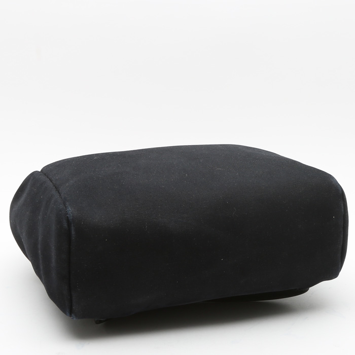 Hermès  Herbag bag worn on the shoulder or carried in the hand  in black canvas  and black leather - Detail D6