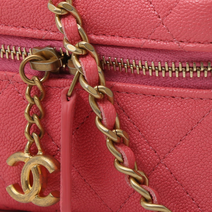 Vanity Chanel  Chanel Vanity - Pocket Hand en cuero granulado acolchado rosa - Detail D1
