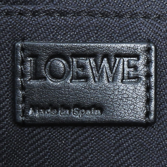 Loewe   backpack  in black leather - Detail D4