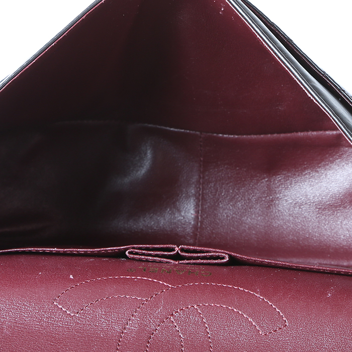 Sac à main Chanel Chanel 2.55 en cuir matelassé noir - Detail D4