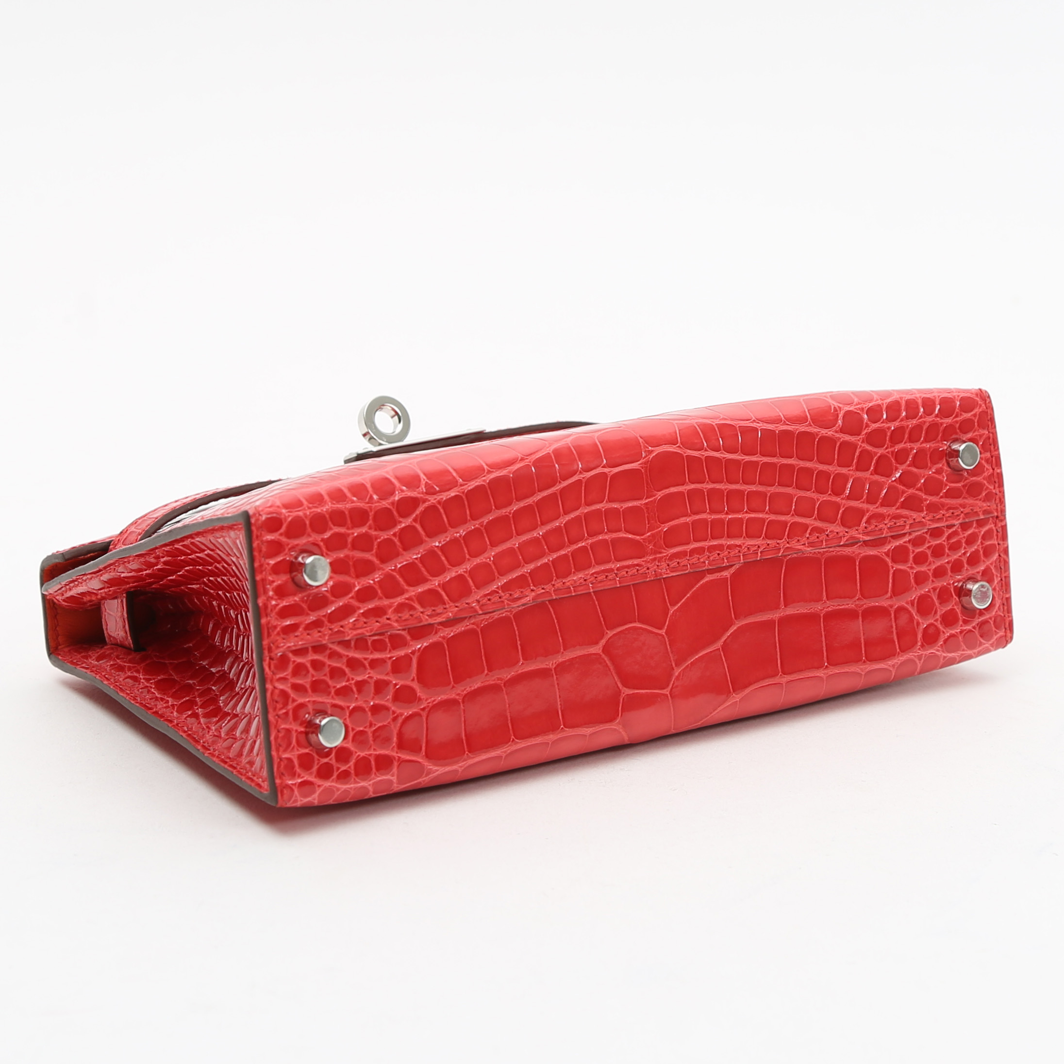 Hermès  Kelly 20 cm handbag  in Rouge de Coeur alligator - Detail D5