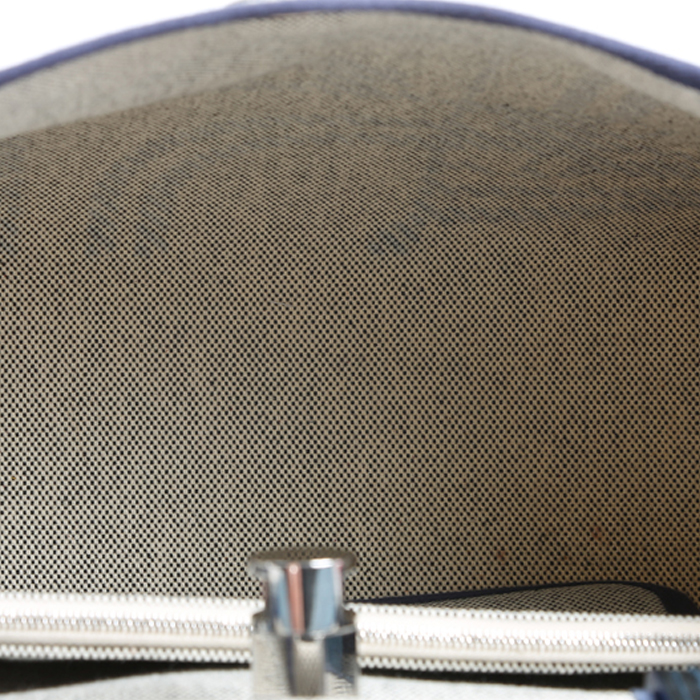 Bolso para llevar al hombro o en la mano Hermès  Herbag en lona gris y azul y vaca Hunter azul - Detail D4