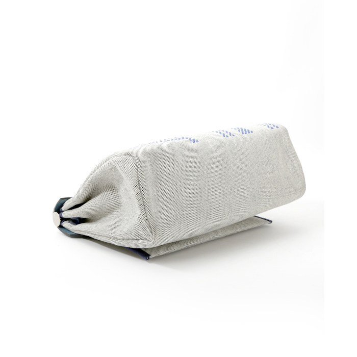 Hermès  Herbag bag worn on the shoulder or carried in the hand  in grey and blue canvas  and blue Hunter cowhide - Detail D6