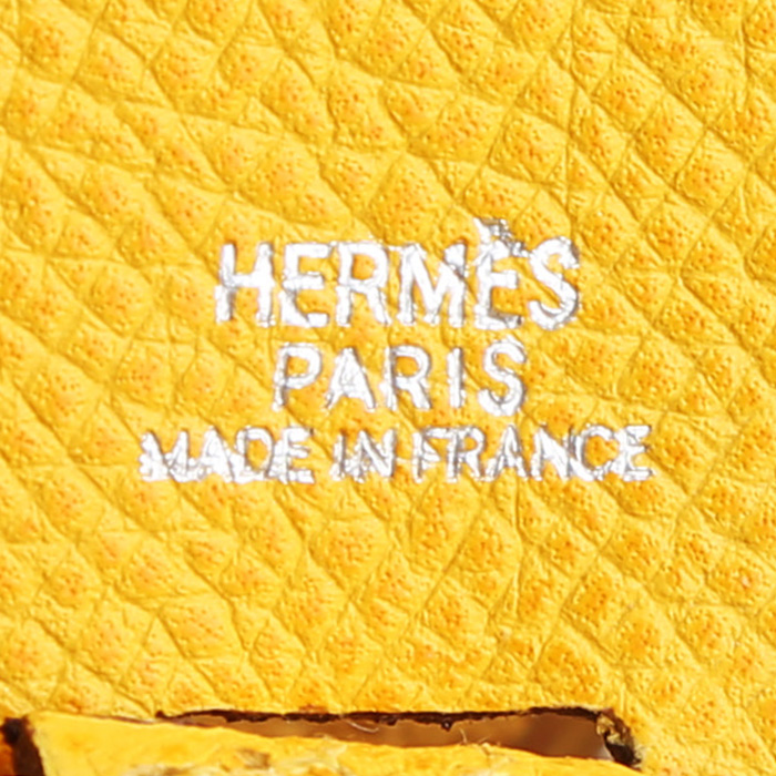 Bolso de mano Hermès  Mini Evelyne en cuero epsom amarillo - Detail D2