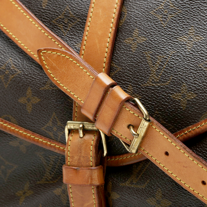 Louis Vuitton  Saumur shoulder bag  in brown monogram canvas  and natural leather - Detail D1