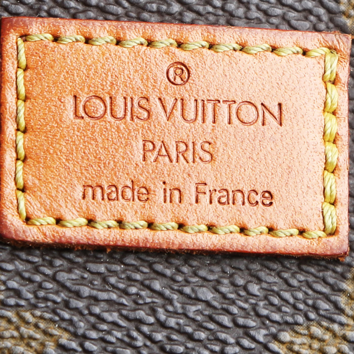 Louis Vuitton  Saumur shoulder bag  in brown monogram canvas  and natural leather - Detail D4