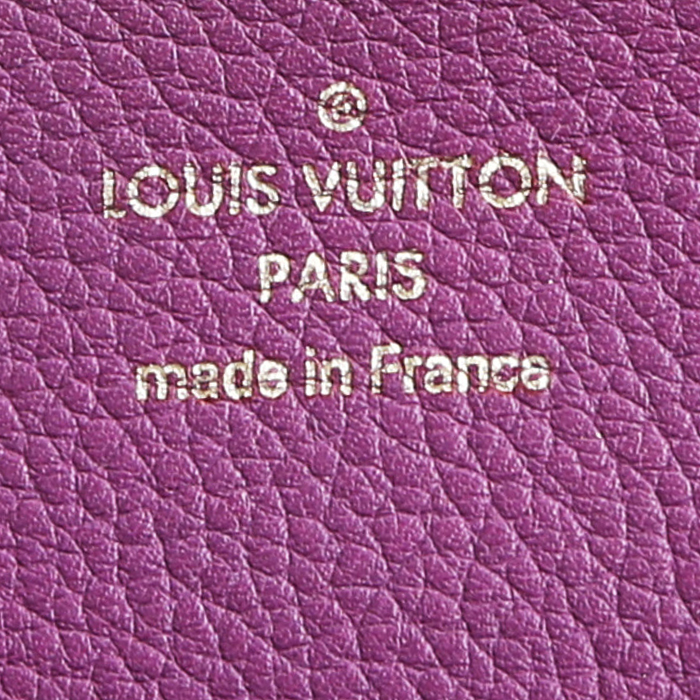 Bolso de mano Louis Vuitton  Olympe en cuero violeta y natural y lona Monogram marrón - Detail D3