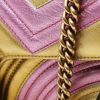 Bolso de mano Gucci  GG Marmont en cuero acolchado dorado y rosa - Detail D1 thumbnail