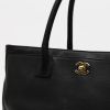 Bolso Cabás Chanel  Executive en cuero granulado negro - Detail D1 thumbnail