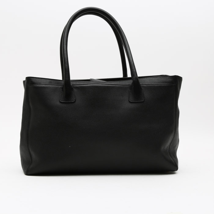 Sac cabas Chanel Executive en cuir grainé noir - Detail D8