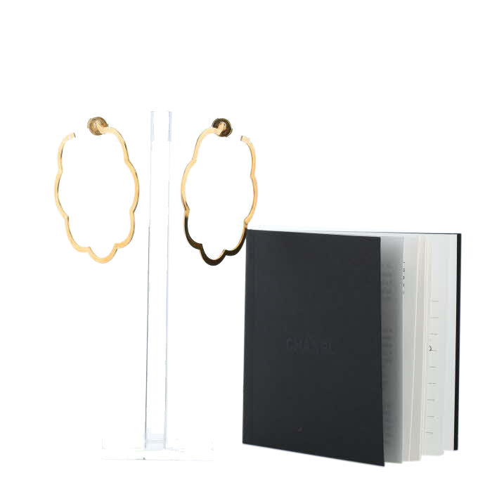 Chanel Camelia hoop earrings in yellow gold - Detail D2