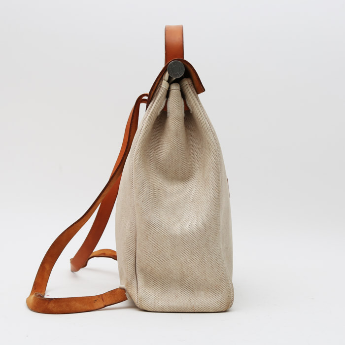 Mochila Hermès  Herbag - Backpack en lona y cuero beige y color oro - Detail D6