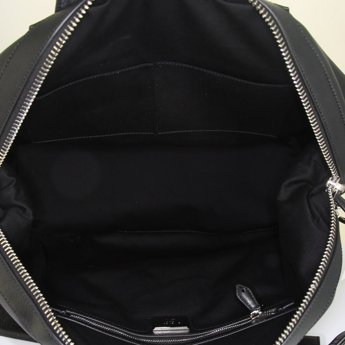 Bolso 24 horas Givenchy  Nightingale en cuero granulado negro - Detail D3