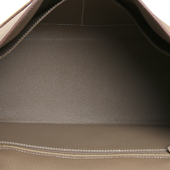Hermès  Kelly 35 cm handbag  in etoupe togo leather - Detail D3
