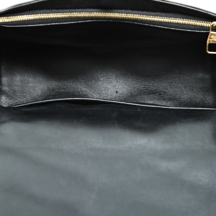 Louis Vuitton Malletage handbag in black and white quilted leather - Detail D3