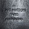 Bolso de mano Louis Vuitton  Malletage en cuero acolchado negro y blanco - Detail D4 thumbnail