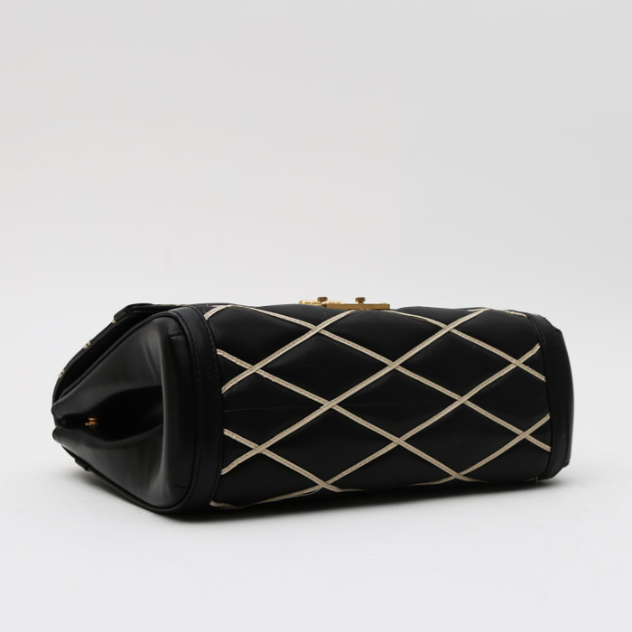 Louis Vuitton Malletage handbag in black and white quilted leather - Detail D5