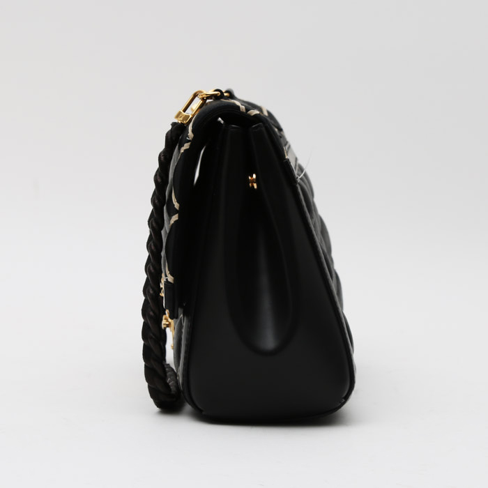 Louis Vuitton Malletage handbag in black and white quilted leather - Detail D7