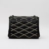 Bolso de mano Louis Vuitton  Malletage en cuero acolchado negro y blanco - Detail D8 thumbnail